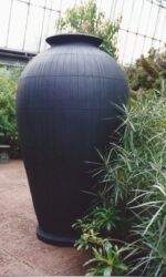 Large urn with vertical scoring. Height 158cm/62”.
Royal Botanic Gardens Edinburgh 1991. Exhibition curated by the Oxford Gallery.