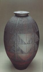 Large urn with finely scored geometric design. Bronze/black.
Height 75cm/30”.